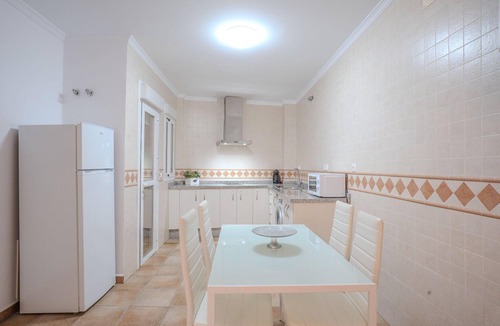 Penaflor Apartment | Apartment in Peñaflor with Charming Patio