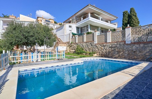 La Cala del Moral Apartment | Apartment 'La Canarita' with Sea Views, Wi-Fi and Air Conditioning