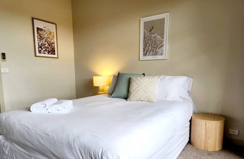Shepparton South Apartment | Apartment No 2 · Central Shepparton Apartment great view of lake