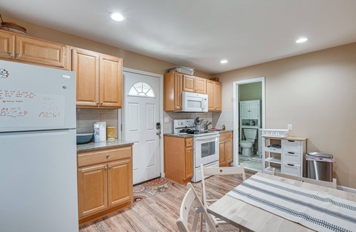 Valley Cottage Apartment | Apartment Rental: 2 Mi to Rockland Lake State Park