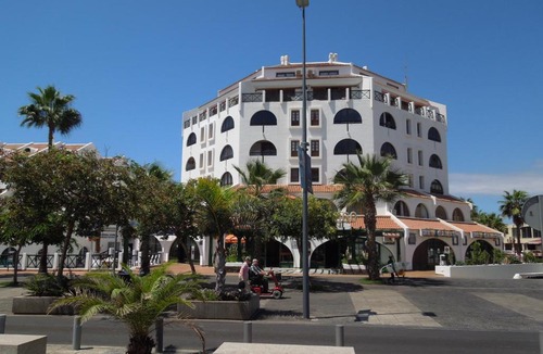 El Madronal Apartment | Apartment Vistasol, beach front with heated pool in Parque Santiago 2, wifi