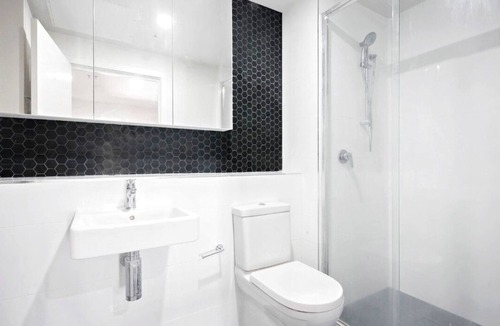 Greenway Apartment | Apartment with lake view