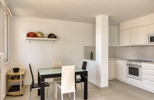 L'Escala Apartment | Apartment with Large Private Terrace near the Sea – Ground Floor