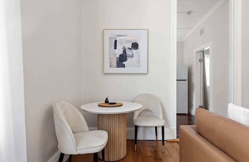 New Farm Apartment | Art Deco w/Modern Twist! 1Bed/1Bath/1Car~New Farm
