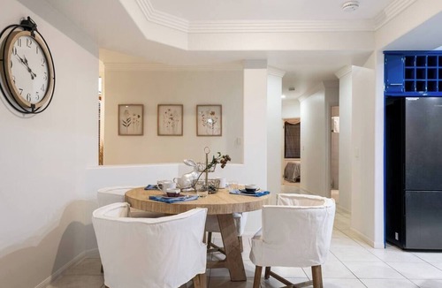 Parkinson House | Artistic Retreat | Privacy Pool Patio WFH Perfect