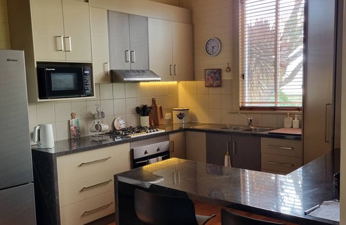 Rivoli Bay Cottage | Arvor Cottage Quaint cottage walking distance to the beach and cafes