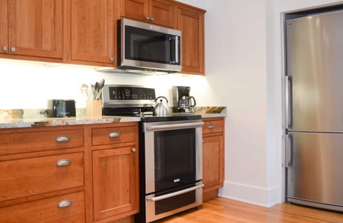 Town of Ledyard Cottage | Aurora Escape: "Spectacular Design Awaits You!"