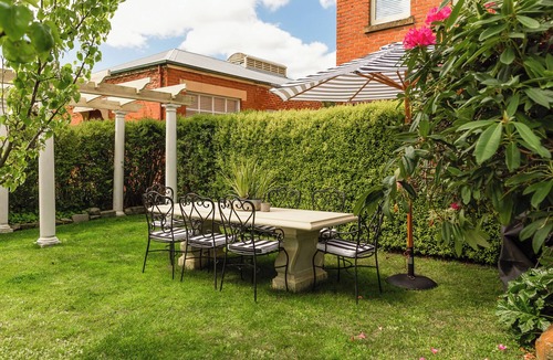Ballarat East House | Aurum House: Heritage Style & Comfort for families, large groups, pet friendly