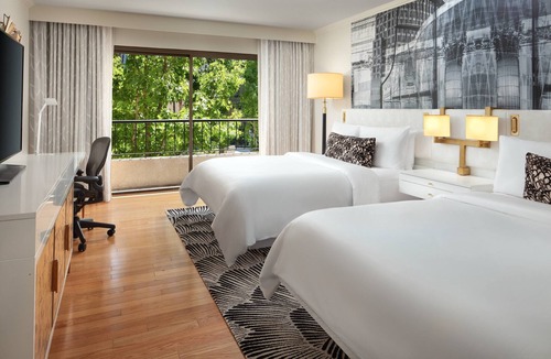 Costa Mesa Hotel | Avenue of the Arts Costa Mesa, a Tribute Portfolio Hotel