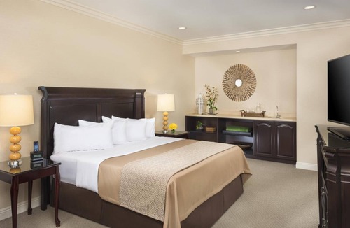 Anaheim Resort Hotel | Ayres Hotel Orange