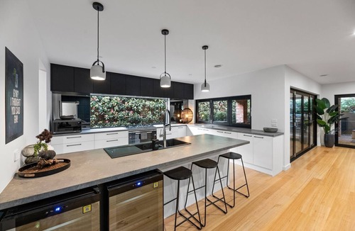 Badger Creek House | Badger House - Stunning Entertainer + Fire