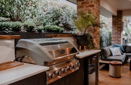 Badger Creek House | Badger House - Stunning Entertainer + Fire