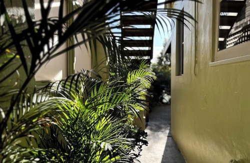 Balmain Apartment | Balmain Village Retreat | Sleeps 4 | AC + Parking | City 3kms