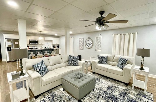 Tuscaloosa Apartment | Bama Creek House - Book Now for Football!