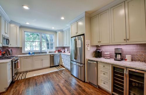 Druid City House | Bama Hideout- Book now for Football! Walk to the Stadium and Campus!