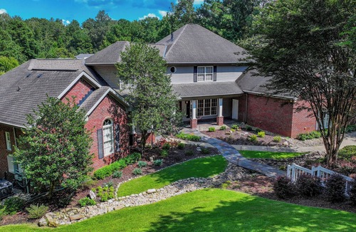 Tuscaloosa House | Bama Lakeside Retreat-Pools, Lake, Child & adult fun! Special Summer Rates!