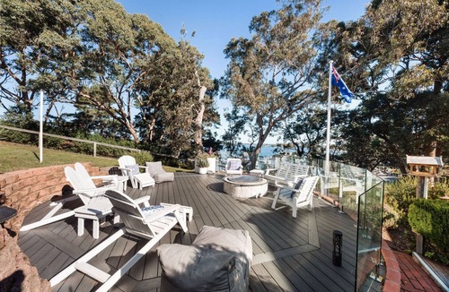 Metung House | Bancroft Haven: Nestled above the marina boasting views across Bancroft Bay