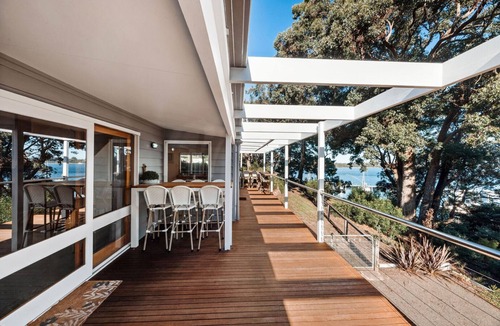 Metung House | Bancroft Haven: Nestled above the marina boasting views across Bancroft Bay