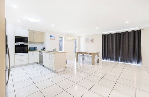 Bargara House | Bargara Haven Welcome to your personal oasis: Coastal calm blends with style.