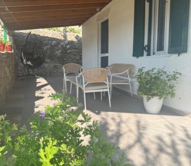 Lazarata House | Basil & Breeze