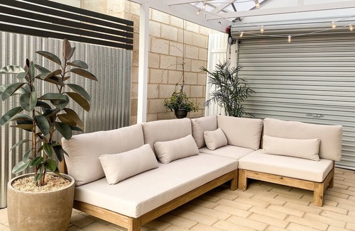 Waterhouse House | BASK | Great Location. 100m to Cafés & Shops. 150m to the Beach!