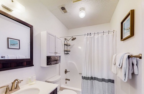 Orange Beach Condo | Bay View Condo with WiFi, Balcony, AC, W/D, Seasonal Outdoor Pool, & Boat Dock