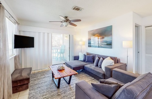 Orange Beach Condo | Bay View Condo with WiFi, Balcony, AC, W/D, Seasonal Outdoor Pool, & Boat Dock