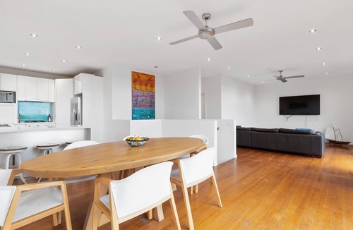 McCrae House | Bay Vista McCrae - Spacious town house is in a sort after location in McCrae