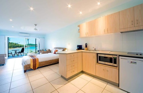 Shute Harbour Apartment | Baybliss Escape #1 - Adults Only