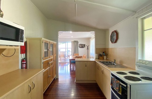 Traviston House | Baybreeze -Burrum Heads- 3BR- Close to Boat Ramp