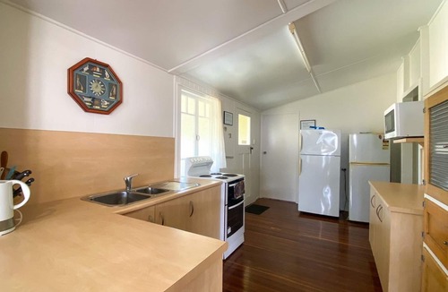 Traviston House | Baybreeze -Burrum Heads- 3BR- Close to Boat Ramp