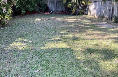 Deception Bay House | Bayside Living! Walk to Water, Central, sleeps 7
