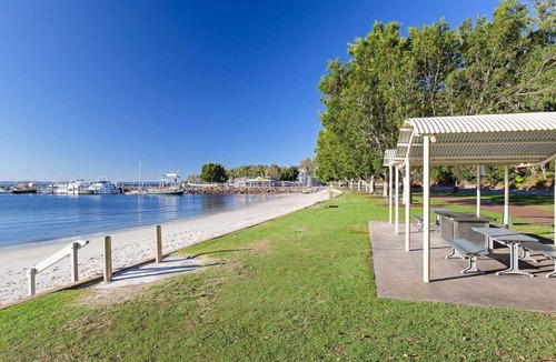 Nelson Bay Apartment | Bayview Apartments, 11,42 Stockton Street - Three bedroom unit In the heart of town with air con, lift and secure parking