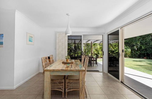 Toogoom House | Beach Front, Modern & Spacious, Securely Fenced for Kids & Pets