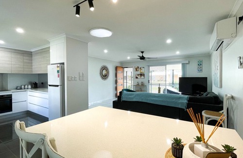 Traviston House | Beach House on Burrum- Close to beach- 3BR- WIFI-FOXTEL