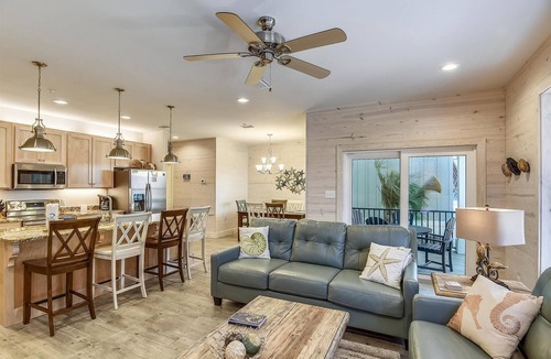 Orange Beach House | Beach Side, Pool | BIG Dogs | Free Parking | Beach Getaways