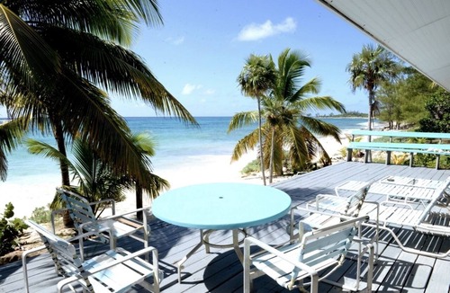 Port Howe House | BEACHFRONT Banana Wind Cottage