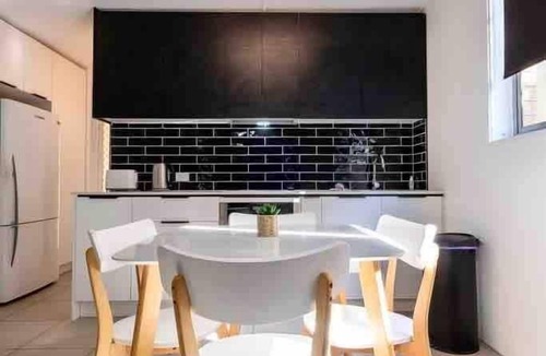 Miami Apartment | Beachfront North Burleigh Apt near Surf Club