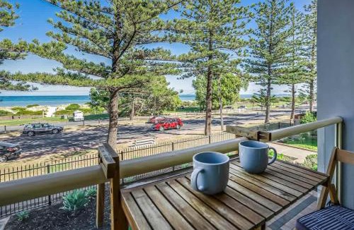 Semaphore House | Beachfront self contained upstairs apartment