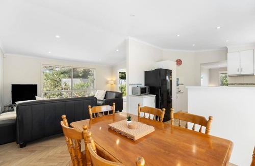 Encounter Bay House | Beachside Family Retreat | 4BR | Pet Friendly | Walk to Encounter Bay