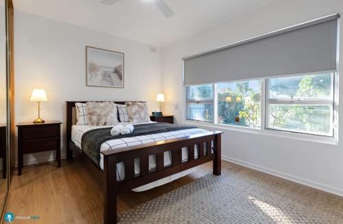 Taperoo House | Beachside Largs Bay Pet Friendly 3 Bed Haven