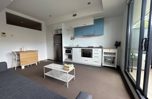 St Kilda Apartment | Beachside Modern Apartment Best St Kilda Location