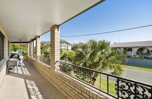 Woorim Apartment | Beachside Unit in the Centre of Town