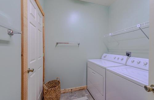 Seven Devils House | Bear Pause Cabin 3 BR/3BA Amazing view of the Lake