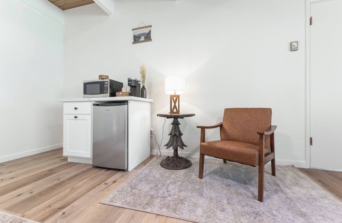 Springville Apartment | Bear's Den Camp Nelson Lodge #5