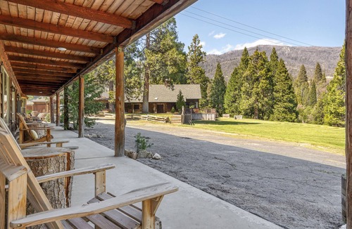 Springville Apartment | Bear's Den Camp Nelson Lodge #5