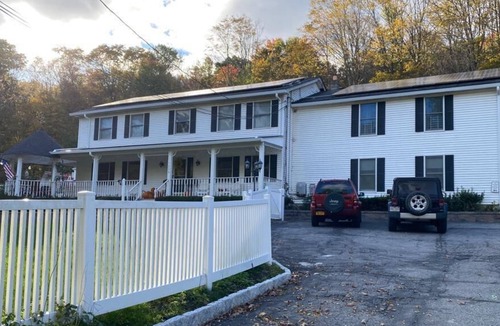 Monroe Apartment | Beautiful 2 Bedroom Guest House With Parking