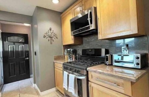 Garden Grove House | Beautiful, Cozy, Vacation home 6mins fr Disneyland