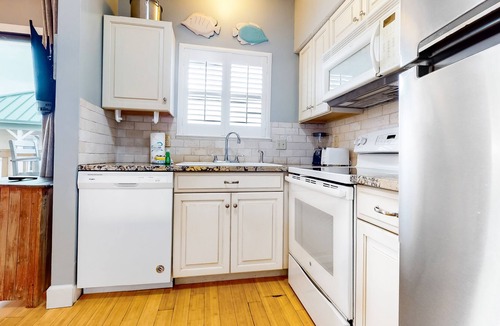 Orange Beach East Apartment | Beautiful efficiency by the beach w/ an indoor pool, shared tennis, & free WiFi