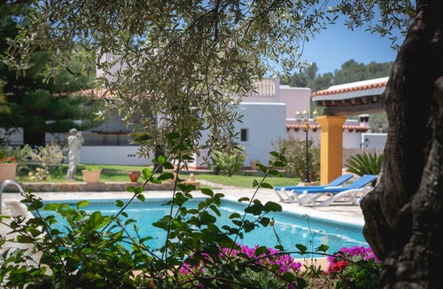 Santa Eulalia del Rio House | Beautiful Estate with Mountain View, Pool, Wi-Fi and Air Conditioning
